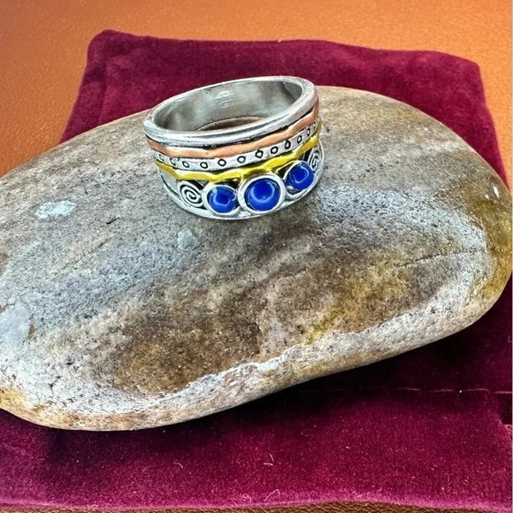 Multilayer‎ Faux Gemstone Ring Size 8 - Picture 3 of 3